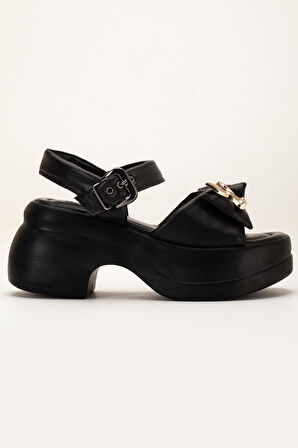 Kadın Dolgu Topuk Sandalet Siyah Baretli Tavşan Figürlü Tokalı