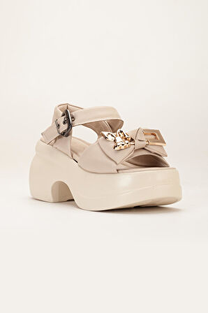 Kadın Dolgu Topuk Sandalet Bej Baretli Tavşan Figürlü Tokalı