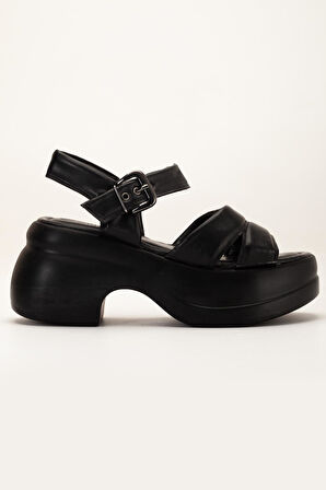 Kadın Dolgu Topuk Sandalet Siyah 2 Kalın Bantlı cilt