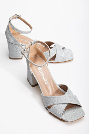 Büyük Numara Kadın Topuklu Sandalet Çapraz Gümüş Bantlı Baretli