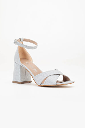 Büyük Numara Kadın Topuklu Sandalet Çapraz Gümüş Bantlı Baretli