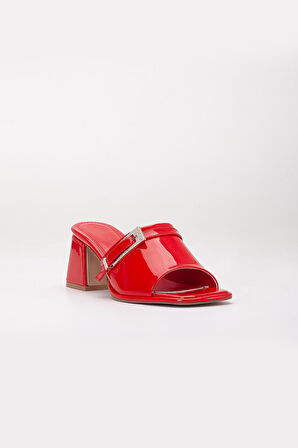 Büyük Beden Kadın Topuklu Terlik Kırmızı Rugan Yüzlü Taşlı Tokalı