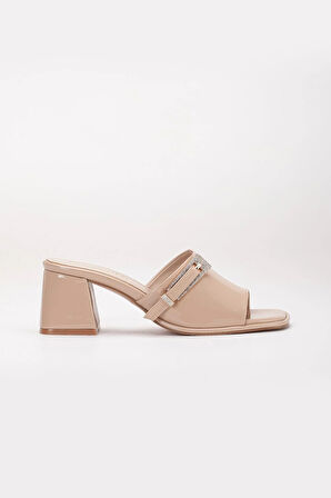 Büyük Beden Kadın Topuklu Terlik Nude Rugan Yüzlü Taşlı Tokalı