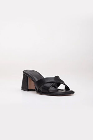 Büyük Beden Kadın Topuklu Terlik Siyah Çapraz Bantlı Kısa Topuklu