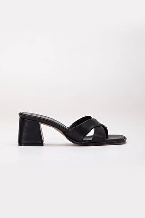 Büyük Beden Kadın Topuklu Terlik Siyah Çapraz Bantlı Kısa Topuklu