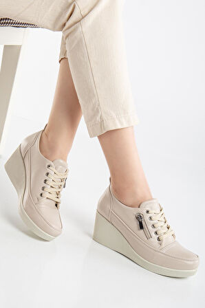 Kadın Dolgu Topuklu Ayakkabı Bej Rugan Fermuarlı Bağcıklı