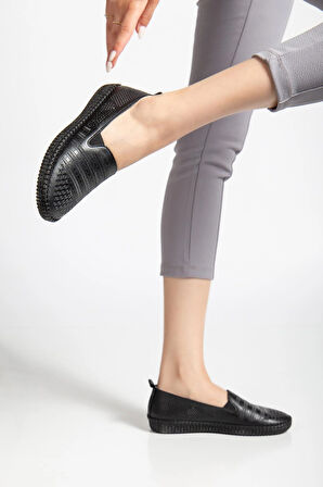 Hakiki Deri Ortopedik Kadın Günlük Ayakkabı Siyah Bağsız Lazer Baskılı