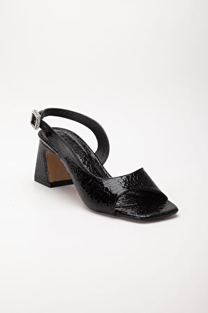 Kadın Topuklu Sandalet Ayakkabı Siyah Rugan Kroko Baskılı Tan Taşlı Tokalı