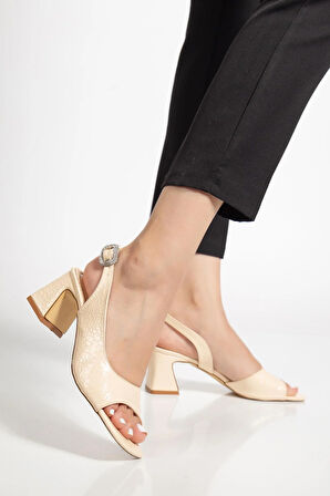 Kadın Topuklu Sandalet Ayakkabı Bej Rugan Kroko Baskılı Tan Taşlı Tokalı