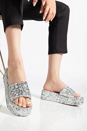 Kadın Dolgu Topuk Terlik Gümüş Pullu Kalın Tek Bant Kaplama Taban