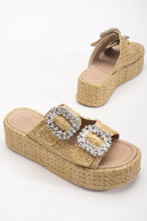 Kadın Dolgu Topuklu Terlik Bej İki Bantlı Kare Taşlı Tokalı Kaplama Taban