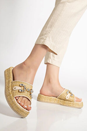 Kadın Dolgu Topuklu Terlik Bej Hasır Malzeme Kaplama Taban Taşlı