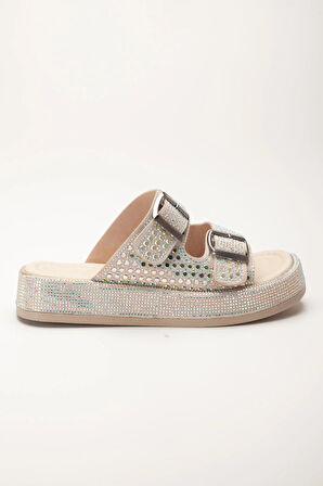 Kadın Dolgu Topuklu Terlik Bej Çift Bantlı Taşlı Tokalı