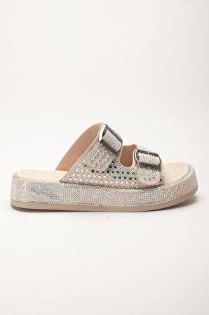 Kadın Dolgu Topuklu Terlik Bej Çift Bantlı Taşlı Tokalı