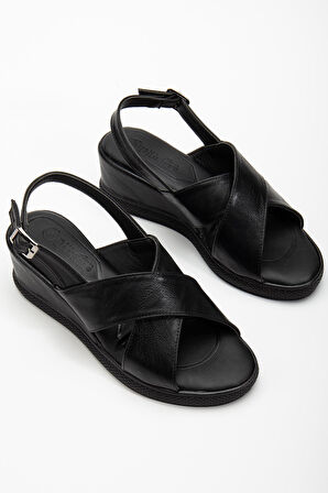 Kadın Dolgu Topuklu Ayakkabı Sandalet Siyah Çapraz Bantlı Suni Deri