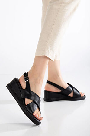 Kadın Dolgu Topuklu Ayakkabı Sandalet Siyah Çapraz Bantlı Suni Deri