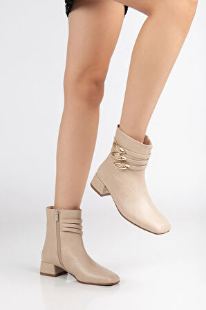 Kadın Kısa Topuklu Bot Bej Suni Deri Küt Burun Metal Tokalı