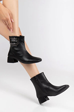 Siyah Kadın Kısa Topuklu Bot Küt Burun Metal Aksesuarlı Suni Deri