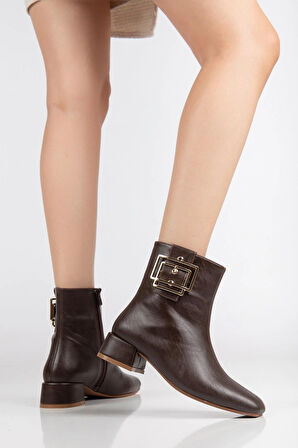 Kahverengi Kadın Kısa Topuklu Bot Küt Burun Metal Aksesuarlı Suni Deri