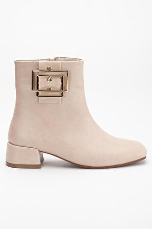 Bej Kadın Kısa Topuklu Bot Küt Burun Metal Aksesuarlı Suni Deri