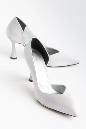 Büyük Beden Kadın İnce Topuklu Stiletto Gümüş Gri Parlak Saten Yan Açık