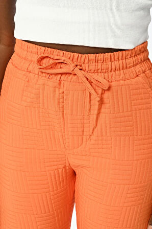 BELİ LASTİKLİ DESEN KABARTMALI KUMAŞ PANTOLON