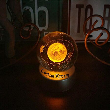 Kişiye Özel Satürnlü Kız Işıklı 6 Cm Çapında Cam Kristal Küre