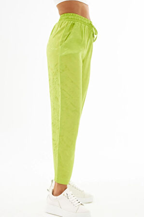 Jakarlı Kumaş Rahat Kalıp Pantolon