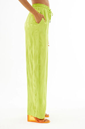 Jakarlı Kumaş Desenli Rahat Kalıp Pantolon