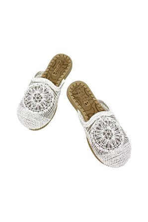 Kadın Beyaz Hasır Örgü İşlemeli Önü Kapalı Günlük Rahat Terlik