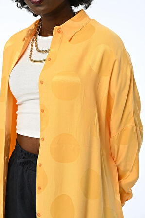 KADIN OVERSIZE KALIP SARI JAKARLI YUVARLAK DESENLİ GÖMLEK
