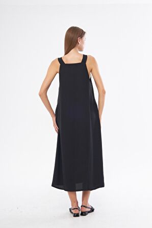 Omuzları Taşlı Dökümlü Cepli Kare Yaka Siyah Dokuma Elbise