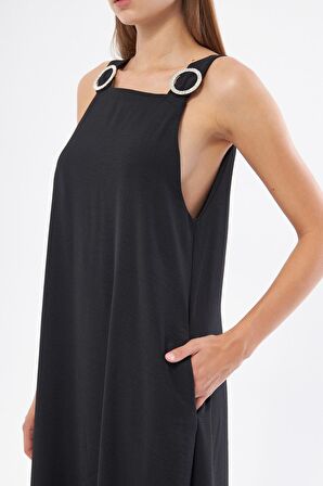 Omuzları Taşlı Dökümlü Cepli Kare Yaka Siyah Dokuma Elbise