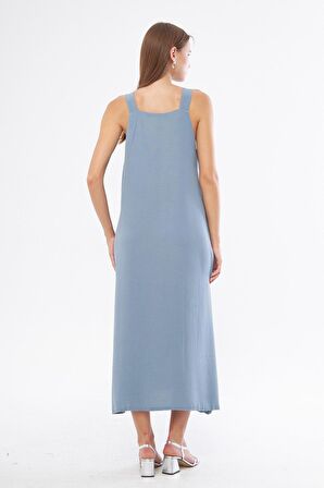 Omuzları Taşlı Dökümlü Cepli Kare Yaka Açık Mavi Dokuma Elbise