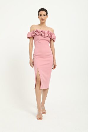  Pembe Düşük Omuz Fırfır Detaylı Kadın Midi Boy Elbise