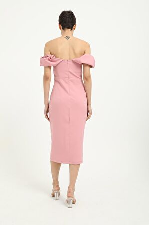  Pembe Düşük Omuz Fırfır Detaylı Kadın Midi Boy Elbise