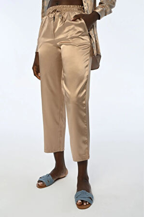 KADIN BELİ LASTİKLİ RAHAT KALIP ALTIN RENK KUMAŞ PANTOLON