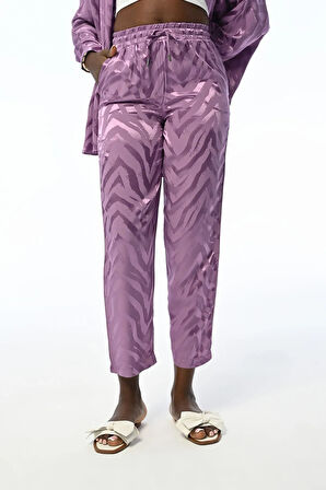 KADIN RAHAT KALIP DESENLİ JAKARLI PANTOLON