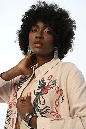 KADIN ÖNÜ NAKIŞ İŞLEMELİ OVERSIZE GÖMLEK