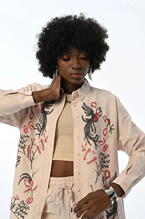 KADIN ÖNÜ NAKIŞ İŞLEMELİ OVERSIZE GÖMLEK