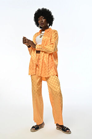 KADIN OVERSIZE RAHAT KALIP TESETTÜRE VE BÜYÜK BEDENE UYGUN TURUNCU KARELİ GÖMLEK