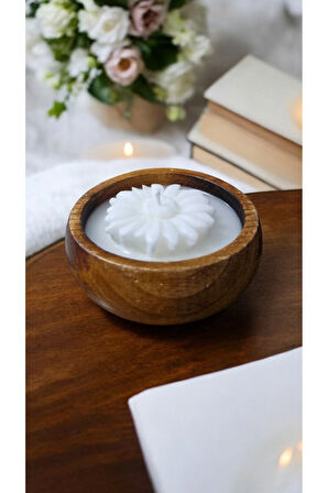 Çiçek desenli ahşap mumlukta Lavanta Kokulu %100 Doğal Soya Mum (papatya)