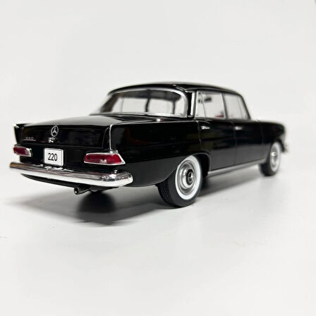 White Box 1/24 Mercedes Benz 220 W111