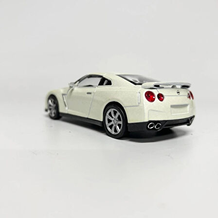 Welly Nissan GT-R R35  1/36