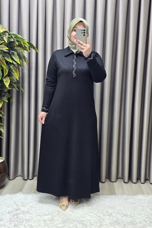 Kadın Giyim Büyük Beden Yakası ve Kolu Taşlı BSN Baskılı Elbise 
