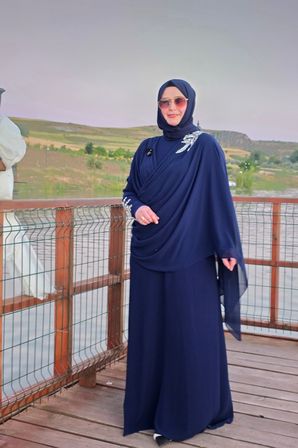 Kadın Giyim Büyük Beden Kolu ve Omuzu Taş İşlemeli Drapeli Şifon Abiye 