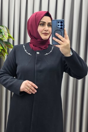 Kadın Giyim Büyük Beden Yakası Taşlı Gizli Düğmeli Tam Boy Kaşe Kaban 