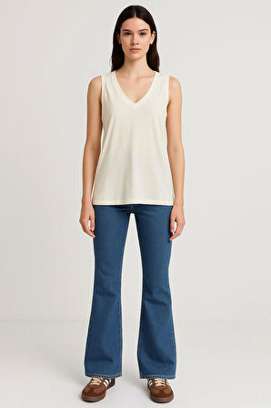 3 Adet A Kesim Ön ve Arka V Yaka Kalın Askılı Pamuklu Basic Atlet Tişört