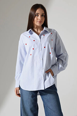  Oversize Çizgili Poplin Kumaş Kalp Nakış Detaylı Apoletli Tasarım Gömlek