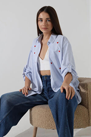  Oversize Çizgili Poplin Kumaş Kalp Nakış Detaylı Apoletli Tasarım Gömlek